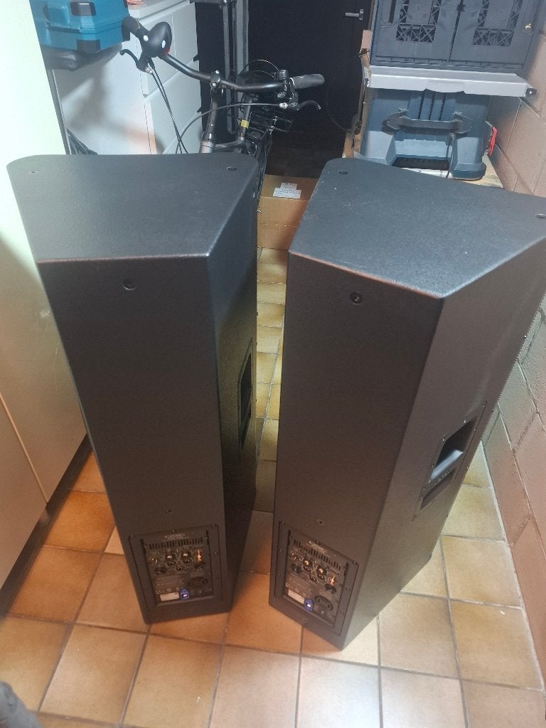 2 x QSC KW153, TV, Hi-fi & Vidéo, Enlèvement, Comme neuf, 150 watts ou plus, Autres marques