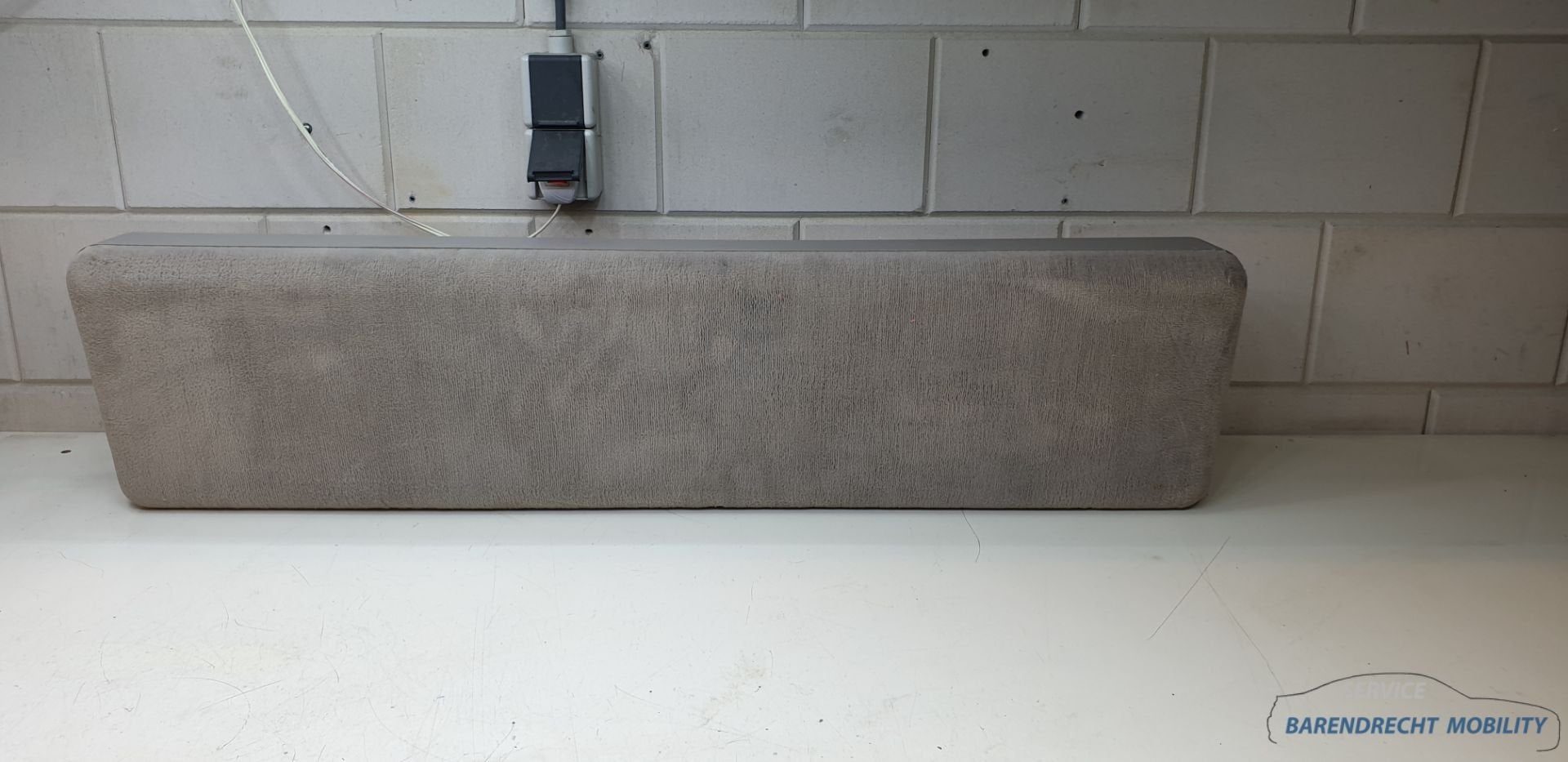 Compartiment de rangement Mercedes classe E S211 2118400074, Mercedes-Benz AG, Mercedes-Benz, Utilisé, Mercedesstrasse 120
70372  Stuttgart, DE