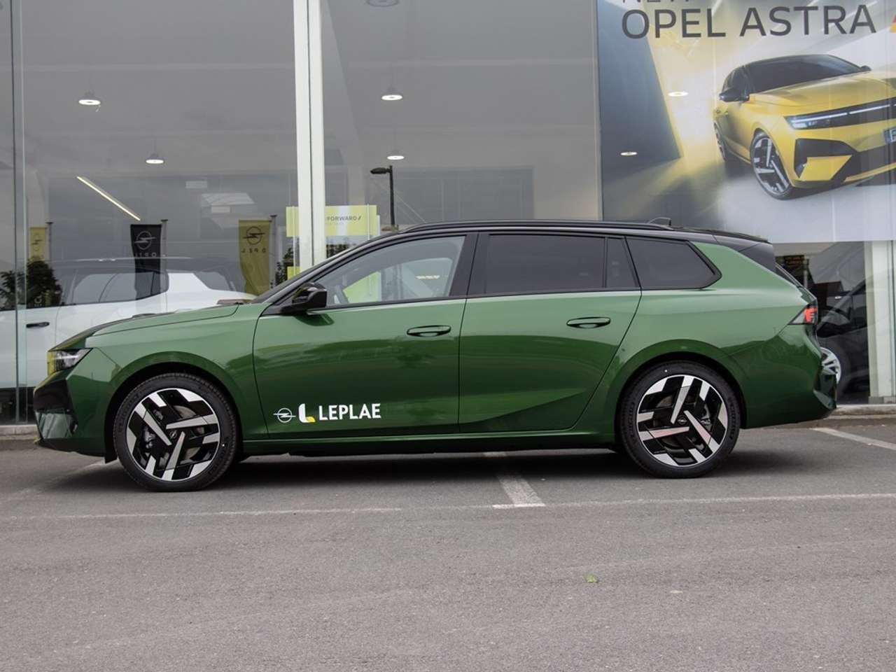 Opel Astra FACELIFT ULTIMATE 58KWH 156PK PANO DAK|FULL OPTI, Autos, Opel, 0 kg, Euro 6, 0 kg, Noir
