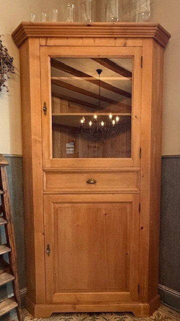 Armoire d'angle en pin de campagne, Antiquités & Art, Enlèvement