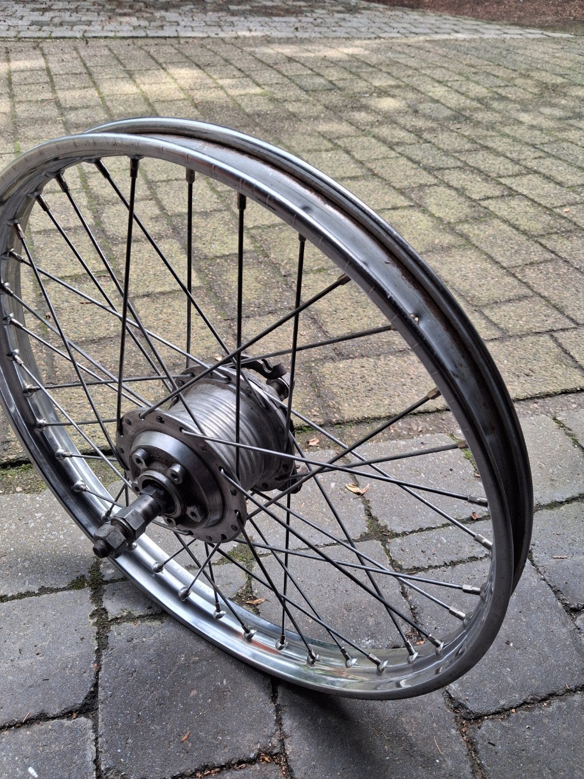 Amigo novio achterwiel met schothorst velg, Ophalen