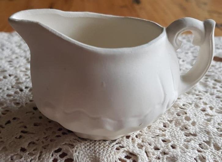 Klein ongeglazuurd potterie melkkannetje om zelf te glazuren, -, -, Ophalen of Verzenden, Zo goed als nieuw