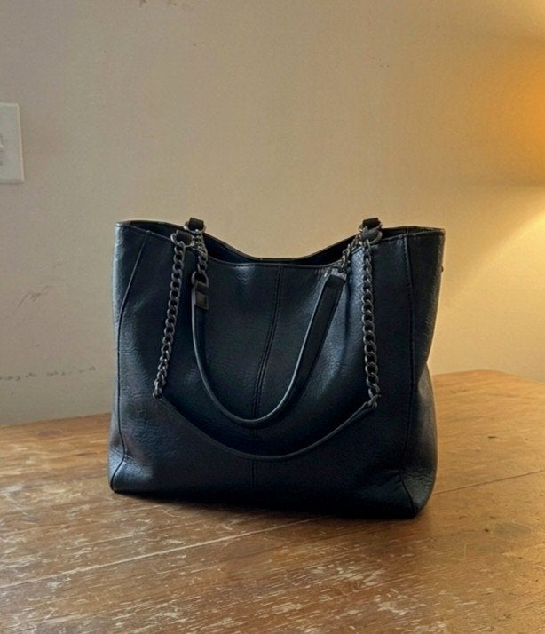 Handige handtas, Handtassen en Accessoires, Tassen | Damestassen, Ophalen of Verzenden, Handtas