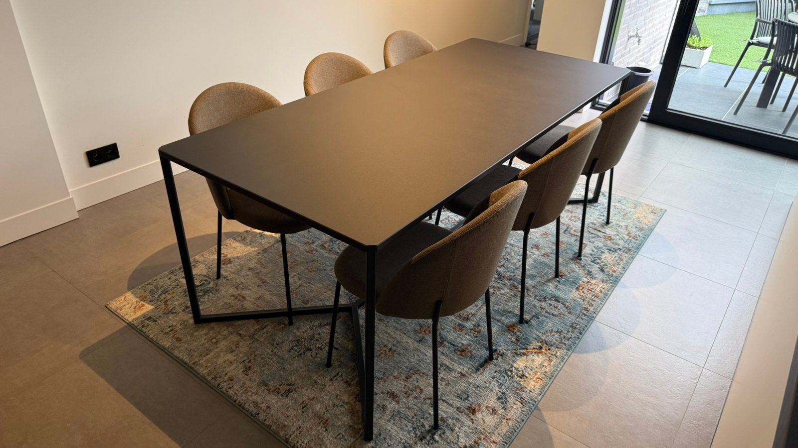 Metalen eettafel zwart + 6 stoelen bruin / grijs, Huis en Inrichting, Ophalen, Zo goed als nieuw