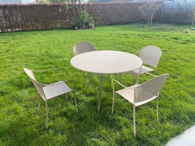 Fermob “Rendez-Vous” tuinset – ronde tafel + 4 stoelen, Chaise, Salons de jardin, Aluminium, Utilisé