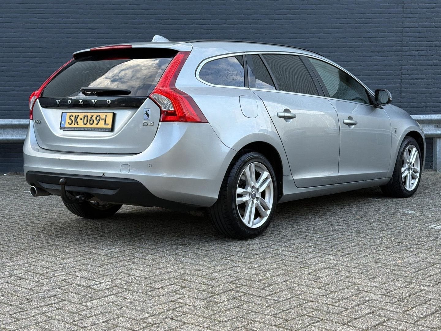 Volvo V60 2.0 D4 R-Design | Climate | Cruise | Navi | PDC |, Verwarmde buitenspiegels, Zwart, 119 g/km, Zilver of Grijs