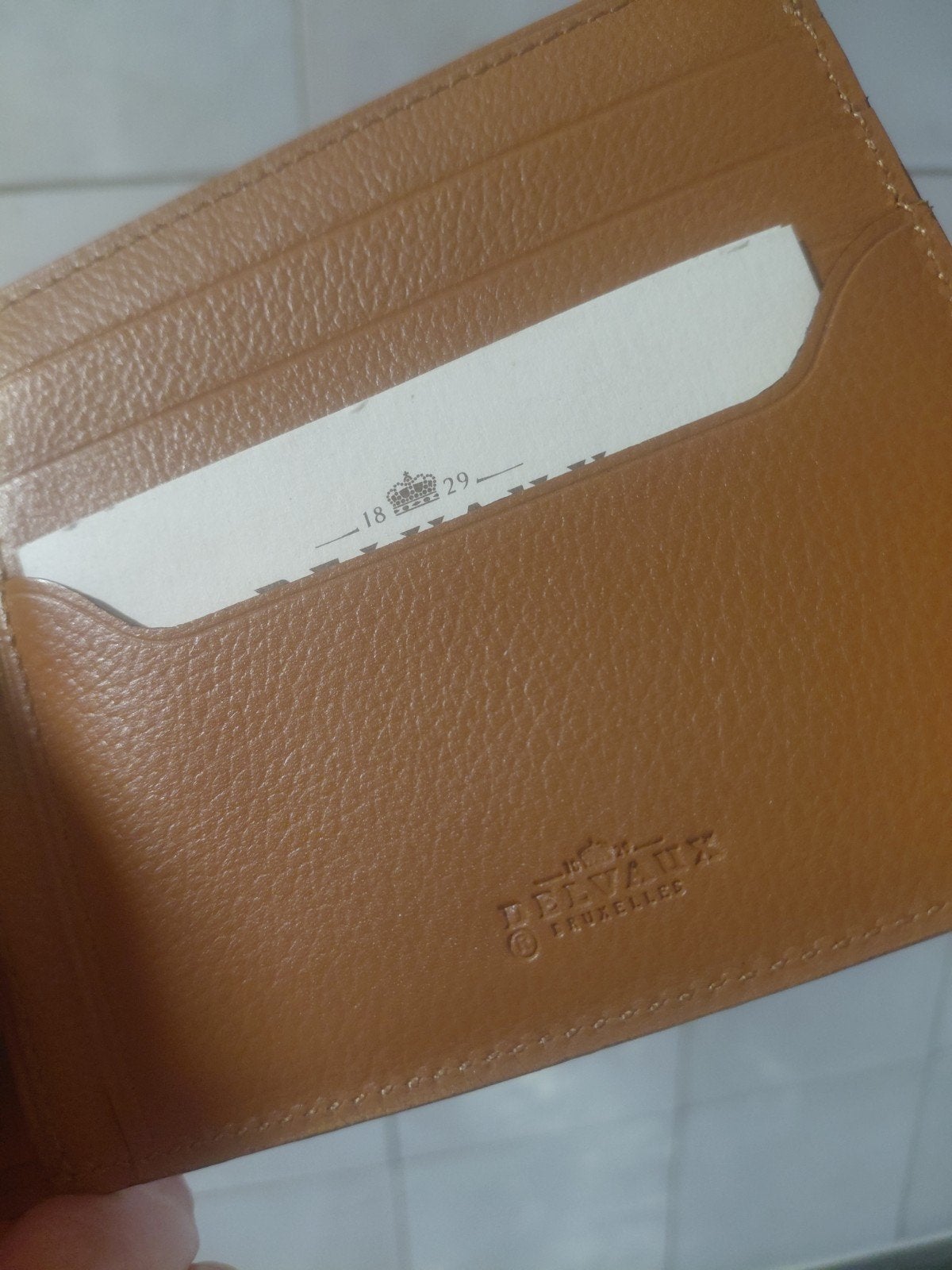 Portemonnee Delvaux Limited edition, Enlèvement