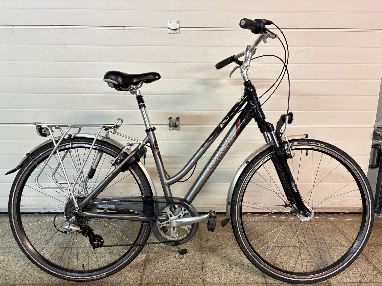 Trek T80 damesfiets met werkende verlichting,slot, pomp,…, Vélos & Vélomoteurs, Enlèvement ou Envoi, Comme neuf