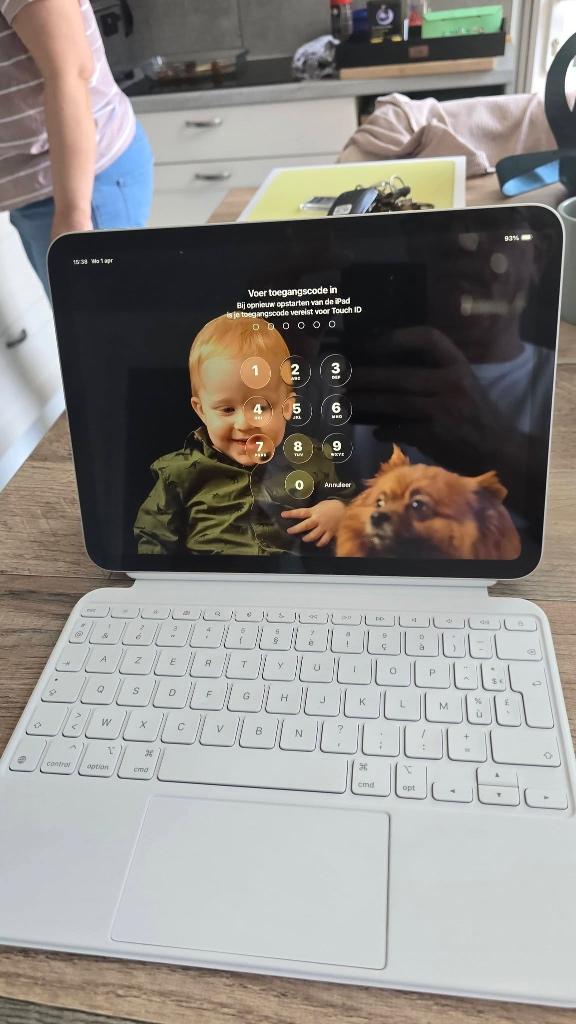 iPad A16 met klavier, Computers en Software, Apple iPads, Ophalen, Apple iPad, 11 inch, Zo goed als nieuw
