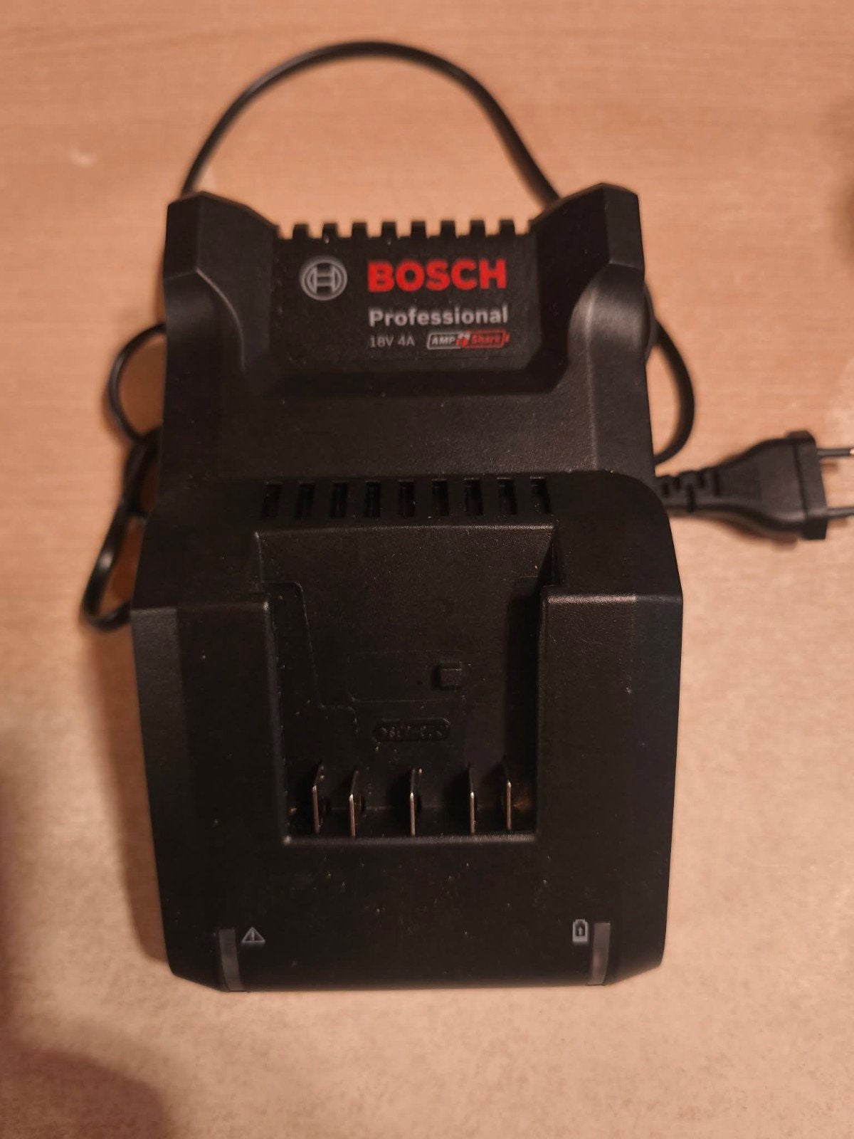 chargeur état neuf, Neuf, 400 à 600 watts, Mécanisme de percussion, Enlèvement