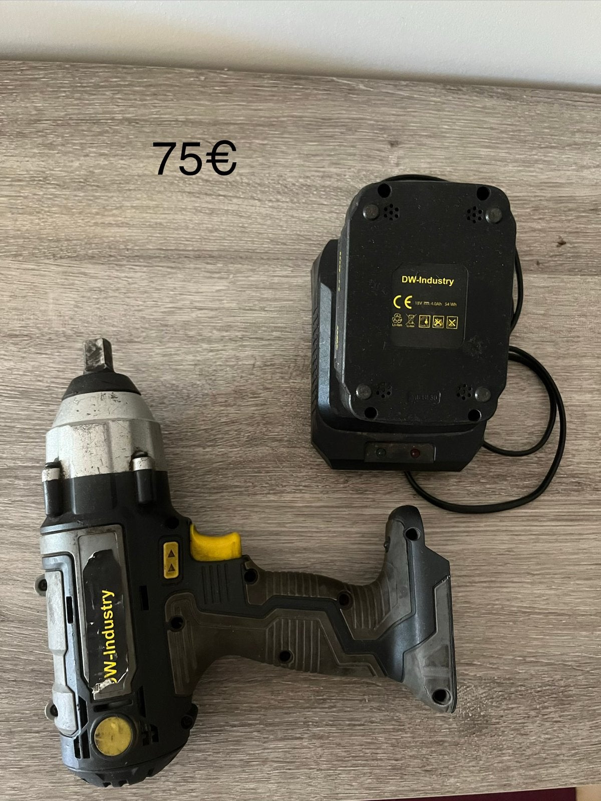Clé à choc / Boulonneuse sans fil 18V + Batterie & Chargeur, Ophalen, Zo goed als nieuw