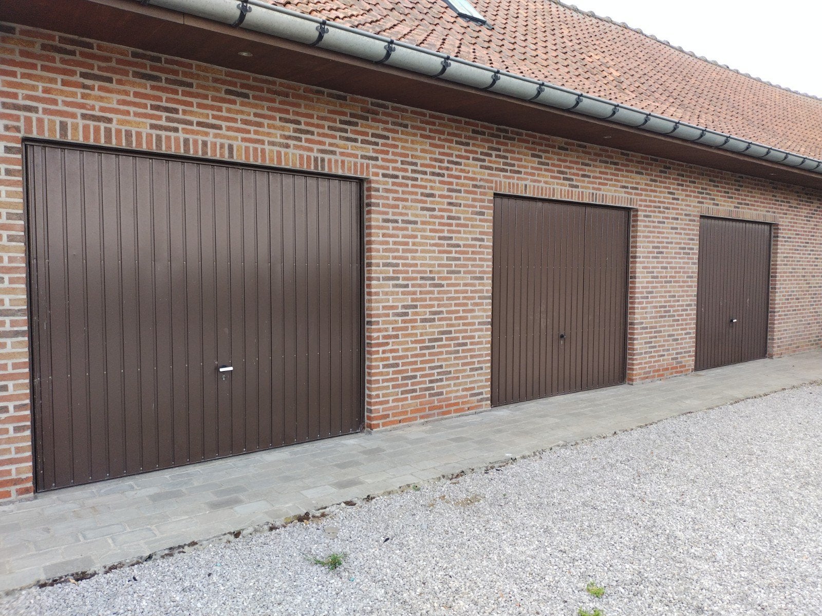 3 metalen garagepoorten te koop