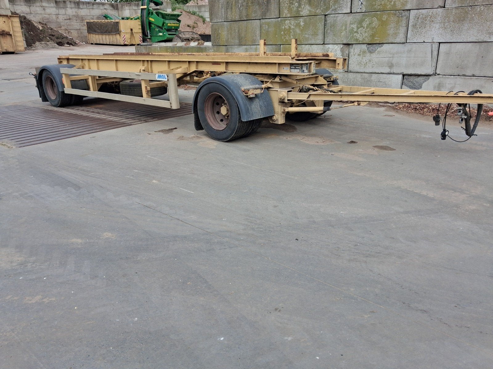 Aanhangwagen voor afzetcontainers, Ophalen