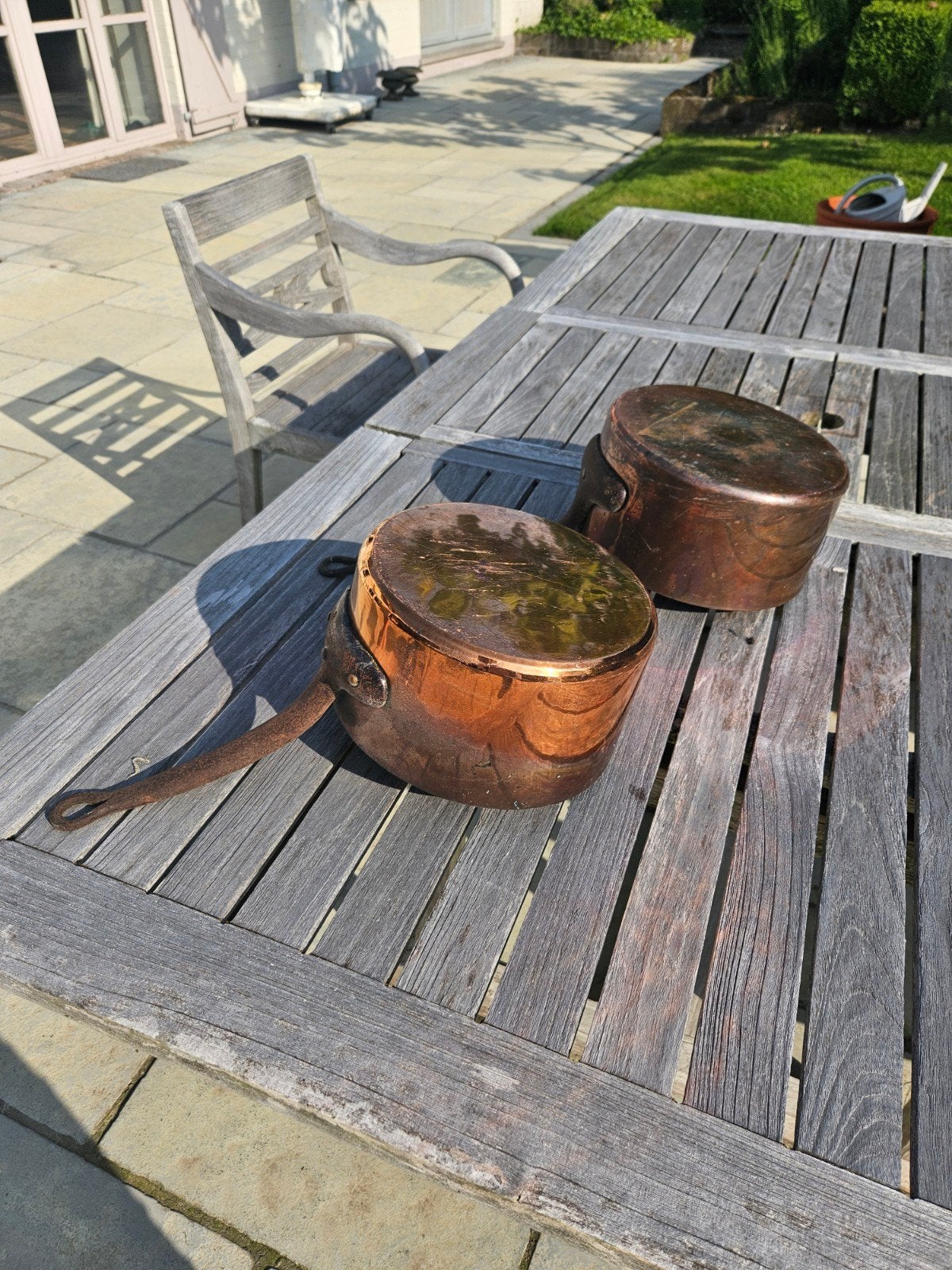 Set van koperen kookpotten, Ophalen