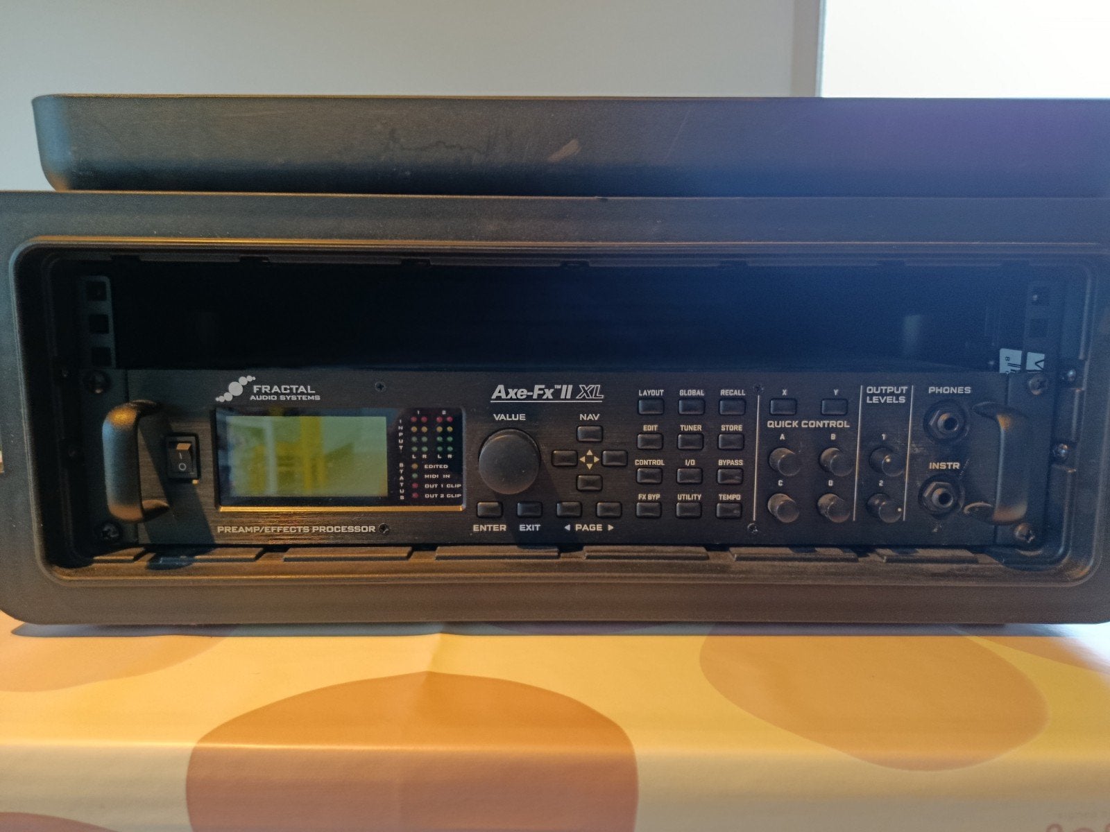Axe fx 2xl met mfc101 footcontroller en ODYUSA hardcase, Musique & Instruments, Effets, Enlèvement