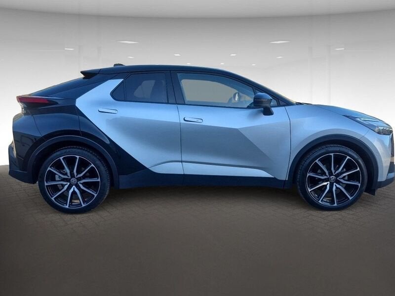 Toyota C-HR Hybrid 2WD e-CVT GR Sport Bi-Tone, Gebruikt, Zwart, 4 cilinders, Leder en Stof