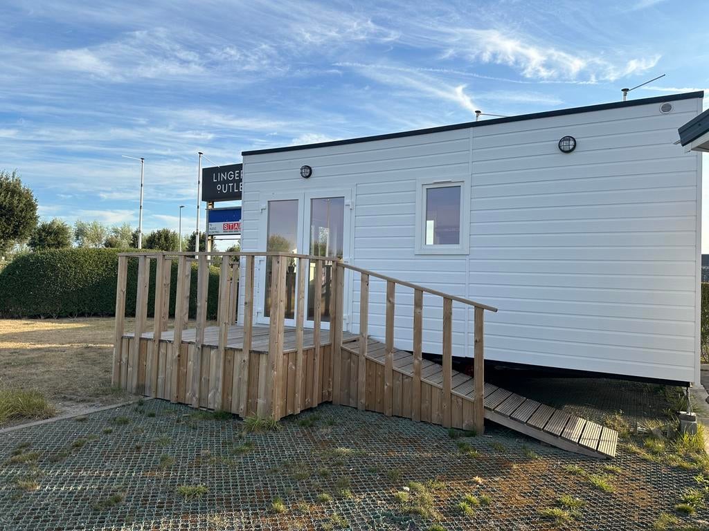 NIEUWE LUXUEUZE COMPACTE ZORGUNIT-WOONUNIT 600x370 MET TRAP, Caravans en Kamperen, Stacaravans