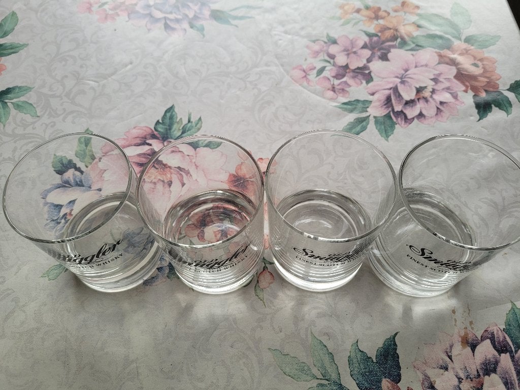 Whisky glazen ( 4 stuks ), Verzamelen, Ophalen, Zo goed als nieuw, Borrel- of Shotglas