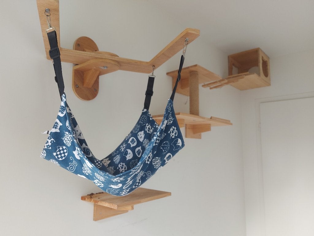 Complete kattenwand met huisjes, hangbrug, krabpaal, hangmat, Ophalen, Zo goed als nieuw, Krabpaal