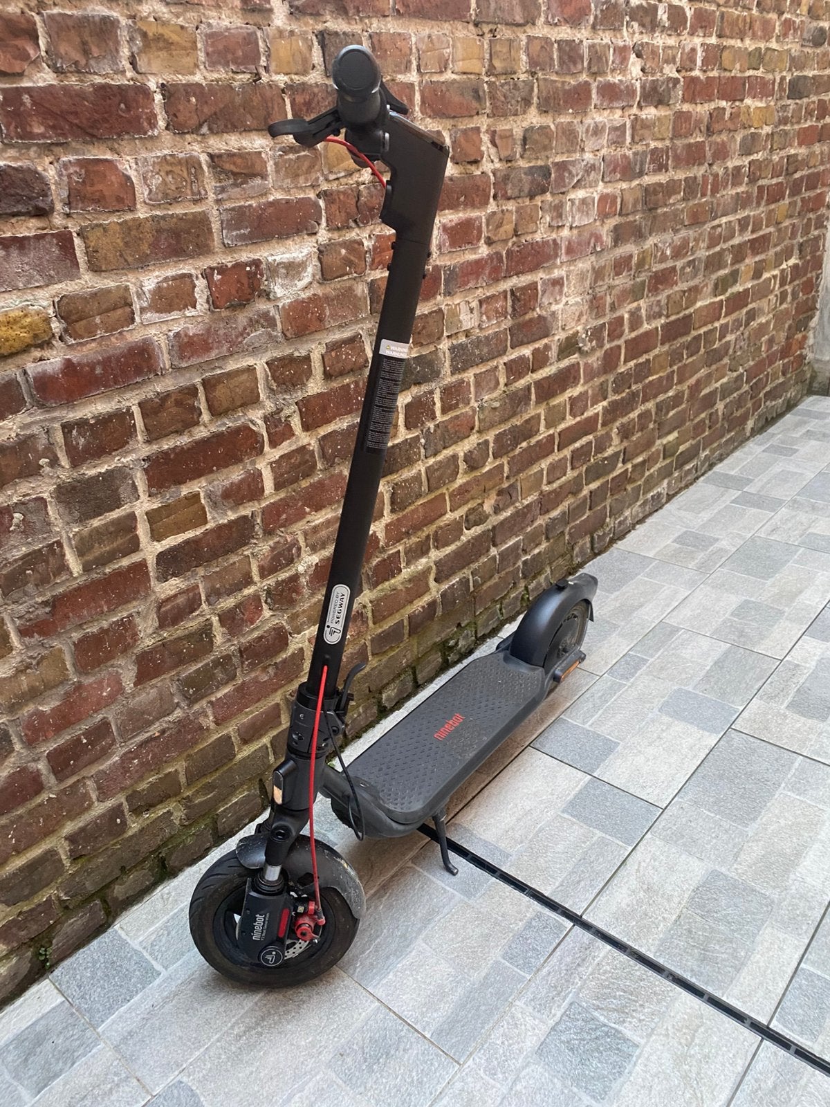 Ninebot F2 pro 2e génération avec garantie, Enlèvement, Comme neuf, Step électrique (E-scooter)