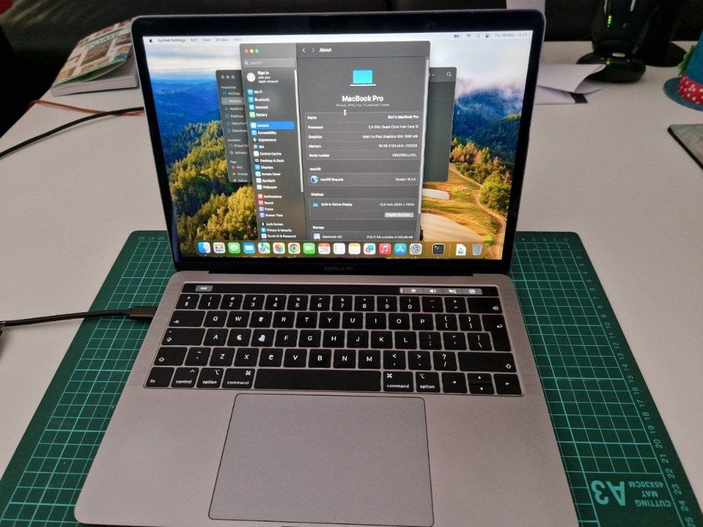Apple Macbook Pro 13" Core i5 8th Gen, 256 GB, Qwerty, 13 pouces, Utilisé