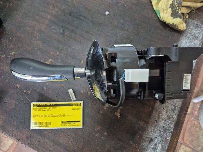 Levier de sélection automatique d'un Fiat 500, -, 3 mois de garantie, Utilisé, Fiat