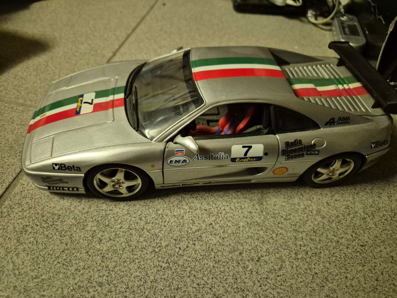 Hotwheels ferrari f355 challenge nr 7 assitalia hot wheels, Hobby en Vrije tijd, Modelauto's | 1:18, Ophalen of Verzenden, Hot Wheels