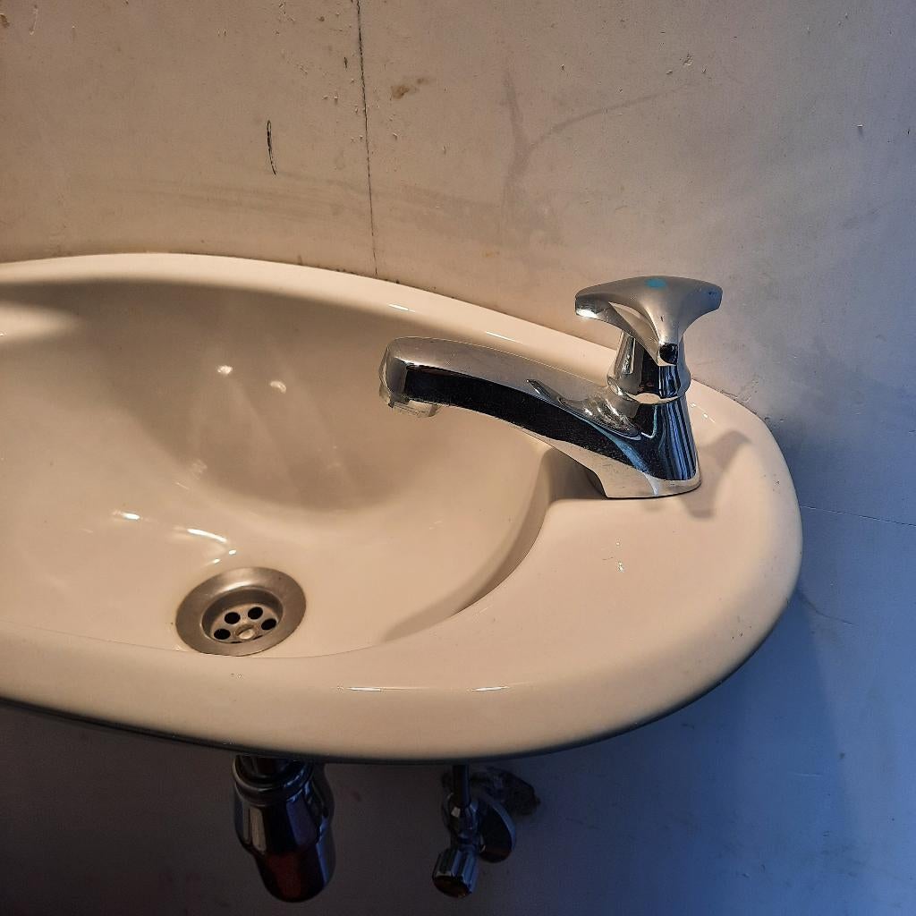 Lave-main en porcelaine blanc + robinet, Bricolage & Construction, Sanitaire, Enlèvement, Comme neuf, Pierre, Lavabo