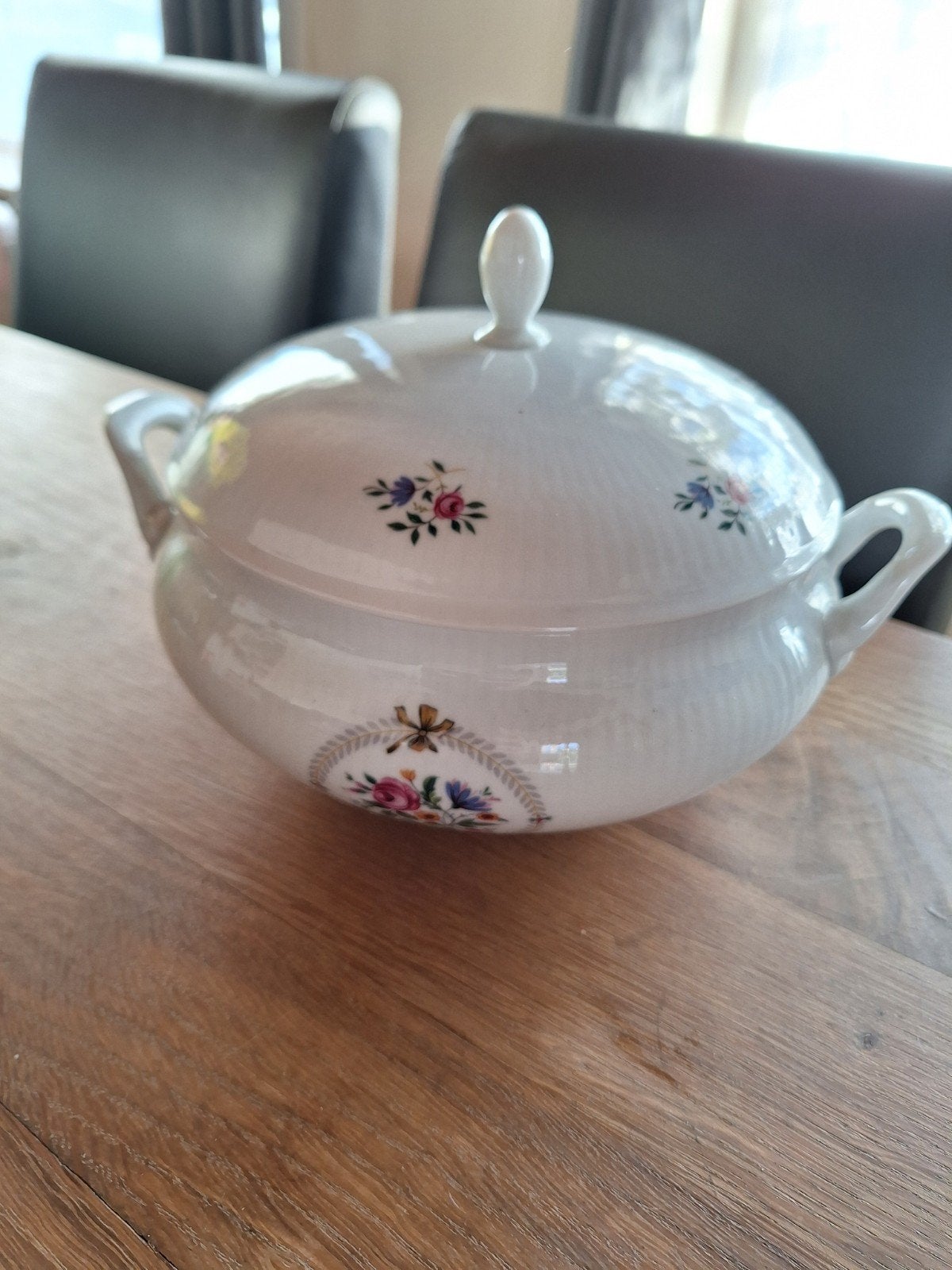 Soupière en porcelaine, Enlèvement, Porcelaine