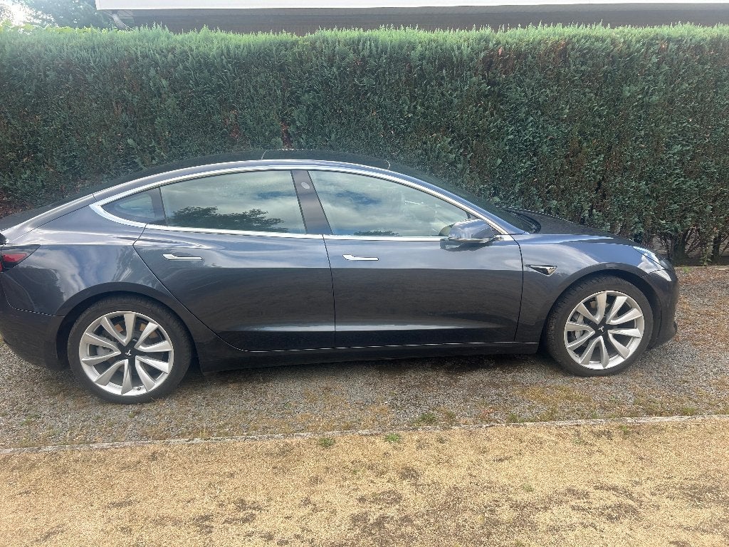 Tesla3lang range dual motor performace full option als nieuw, Autos, Tesla, Cuir, Argent ou Gris, Achat, Euro 6
