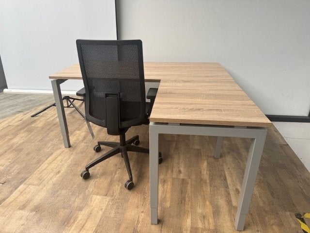 Q-line hoekbureau aluminium, Huis en Inrichting, Ophalen of Verzenden