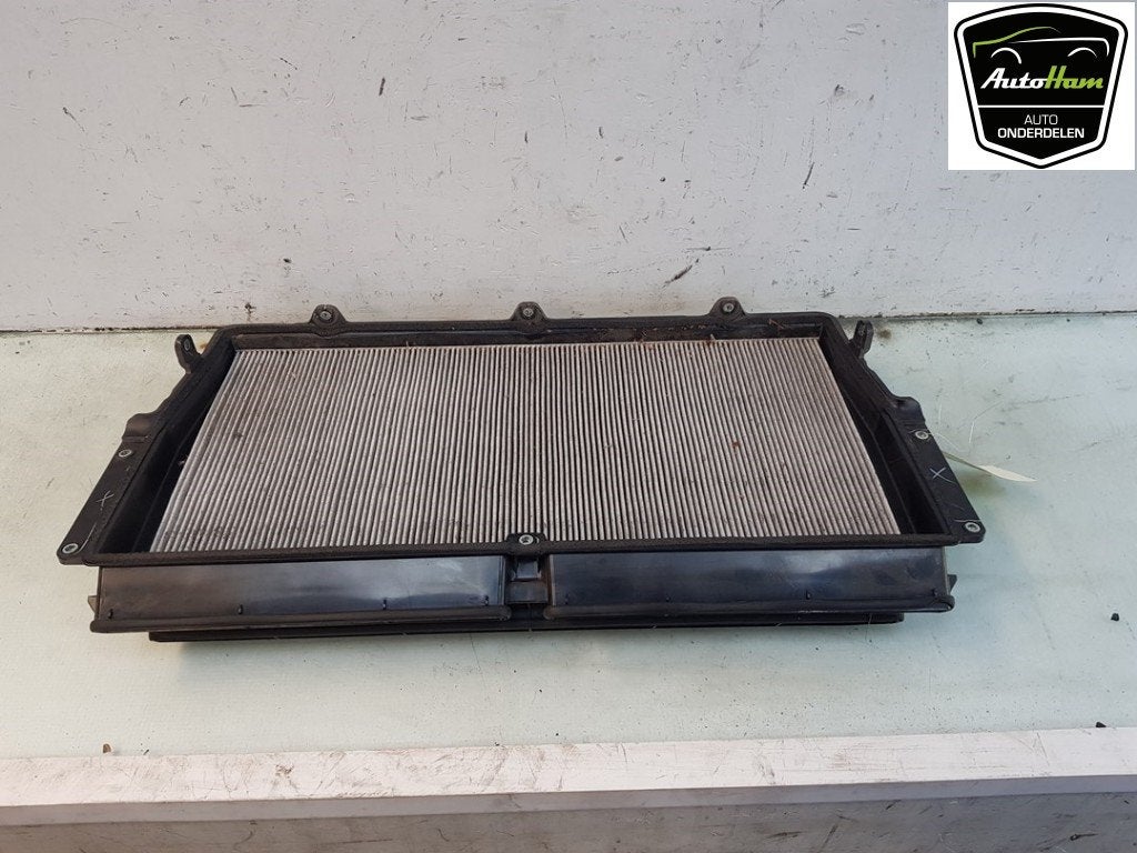 BOITIER FILTRE À AIR Tesla Model S (|105933300E|), Germany_Sales@tesla.com, Utilisé, Autres marques automobiles, Ludwig-Prandtl-Straße 27 - 29
12526  Berlin, DE