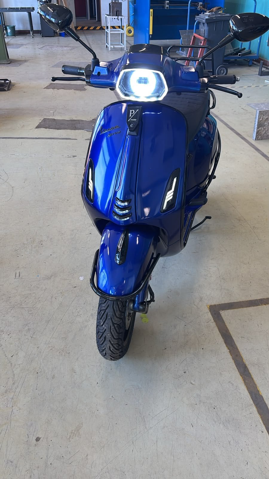 Vespa Sprint CUSTOM BMW San Marino Blue, Fietsen en Brommers, Ophalen, Zo goed als nieuw, Klasse A (25 km/u)
