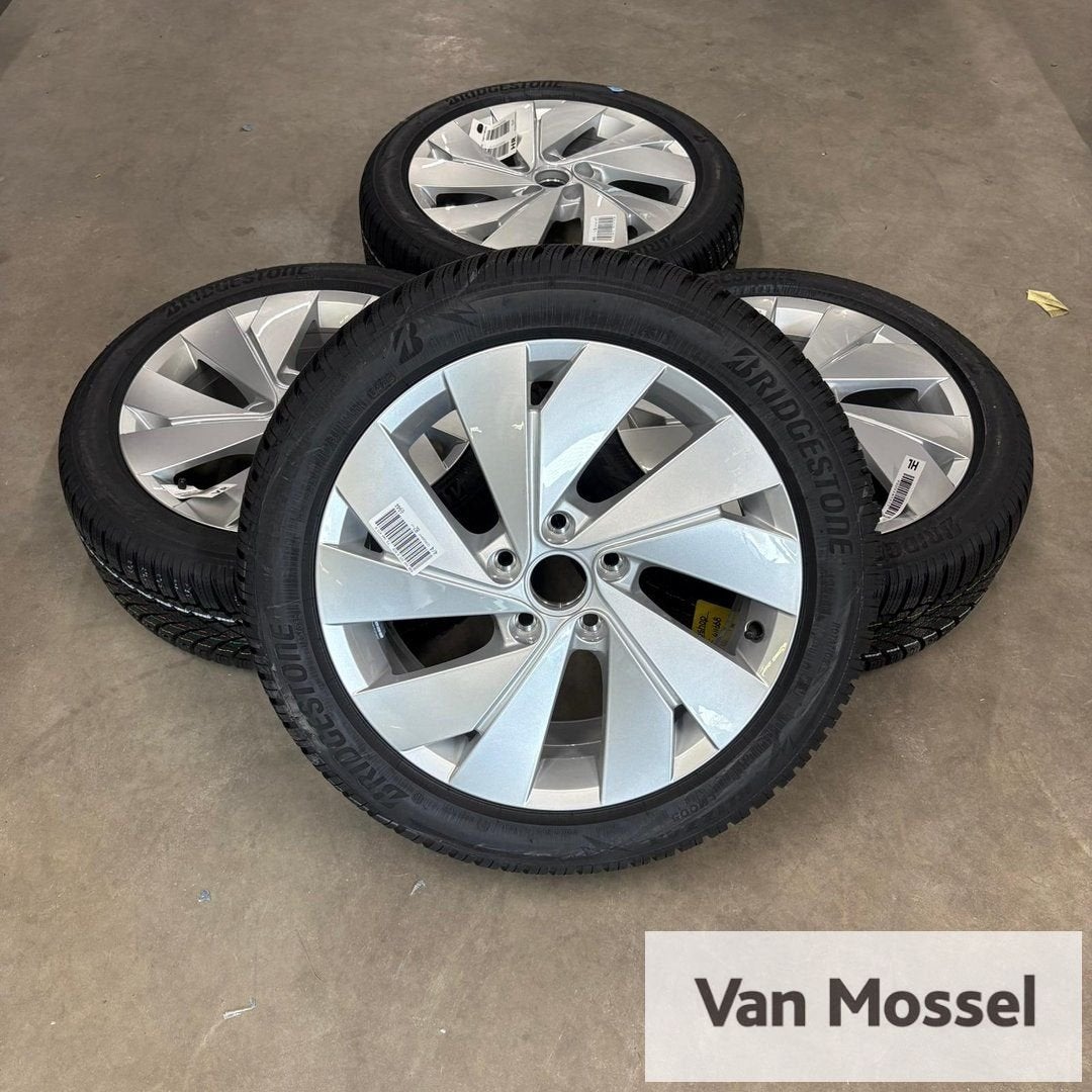 VW Golf 8 Bridgestone Blizzak LM005 205/50/R17 93H, Auto-onderdelen, Banden en Velgen, Gebruikt, -, -, Banden en Velgen