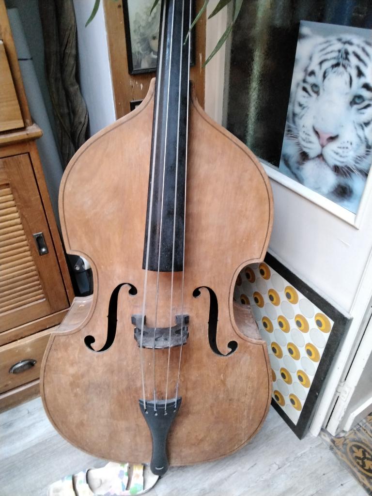 Contrabas Tsjechië,  met beetje werk aan, Musique & Instruments, Instruments à cordes frottées | Contrebasses, Enlèvement, Utilisé
