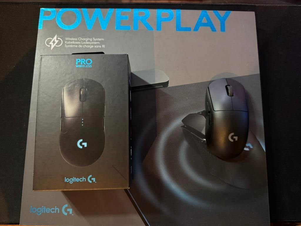 Logitech wireless muis plus bijhorende muismat, Computers en Software, Muizen, Ophalen, Rechtshandig, Muis, Gebruikt