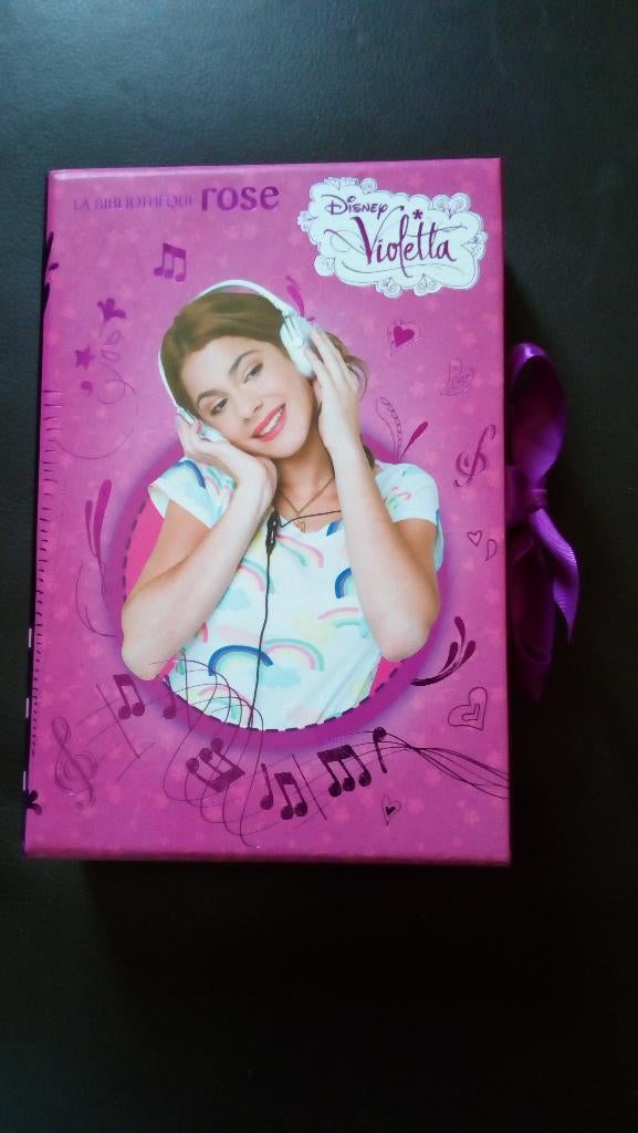 Un coffret de 3 livres violetta, Enlèvement ou Envoi