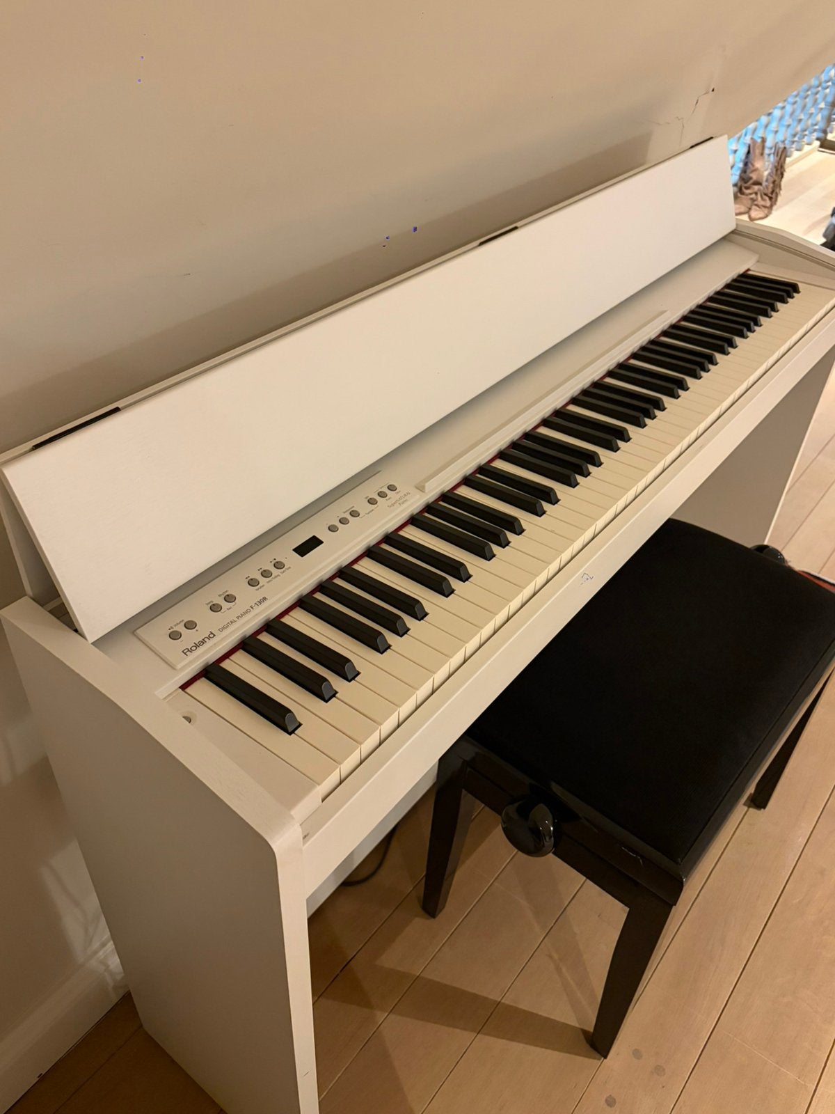 Roland F-130R digitale piano wit + pianobank, perfecte staat, Enlèvement, Comme neuf, Blanc, Piano
