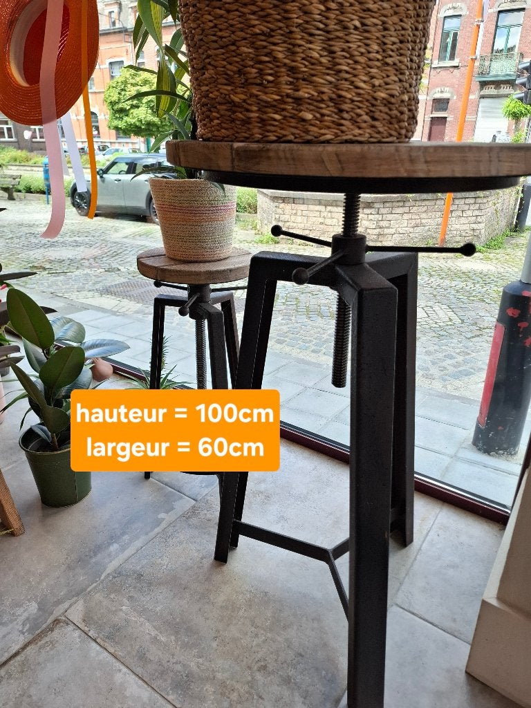 Table haute ronde, Enlèvement