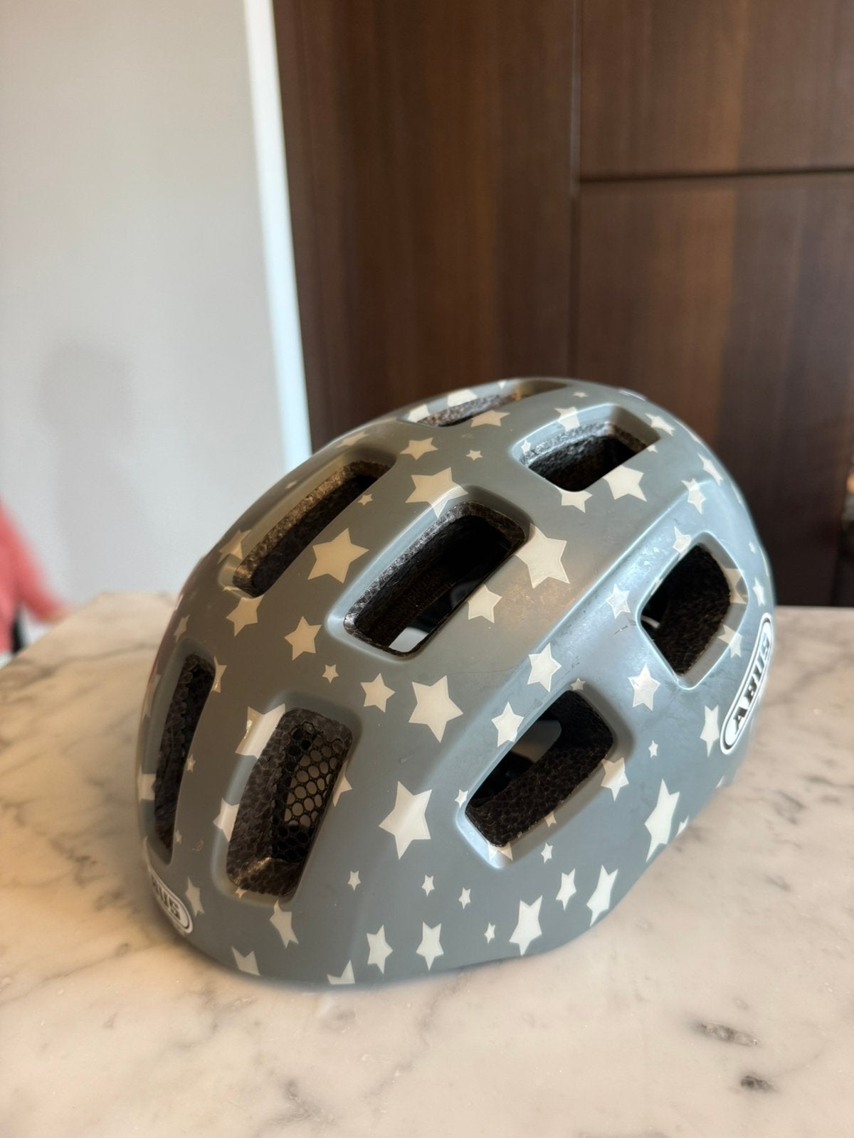 Kinderfietshelm Abus, Fietsen en Brommers, Ophalen of Verzenden, Zo goed als nieuw