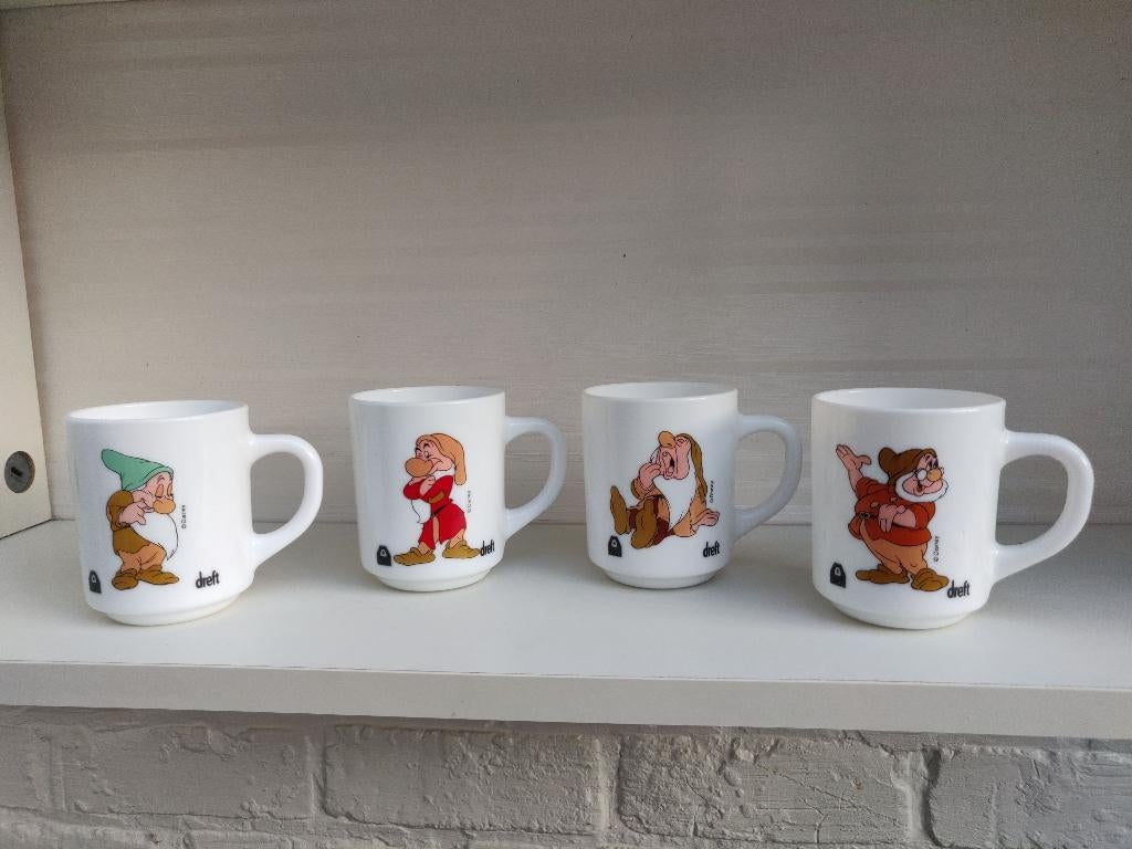 Lot de 4 MUGS Arcopal Disney Dwarves NEUFS, Enlèvement, Neuf, Tasse(s) et/ou soucoupe(s)