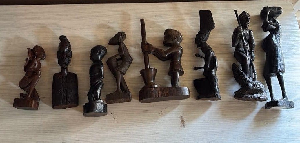 8-delige set Afrikaans houtsnijwerk(Ebbenhout | 15 - 26 cm), Antiek en Kunst, Ophalen of Verzenden, Handgemaakt, Hout, Bruin