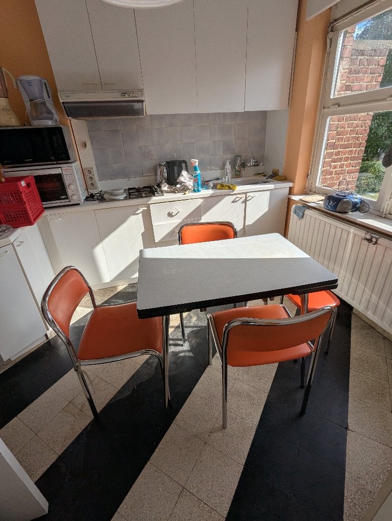 Table de cuisine en formica + 3 chaises et 1 tabouret orange, Maison & Meubles, 150 à 200 cm, Enlèvement, Utilisé, 100 à 150 cm