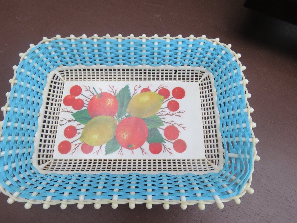 Corbeille tissée en plastique à décor de fruits , 1960-70, Antiquités & Art, Enlèvement ou Envoi