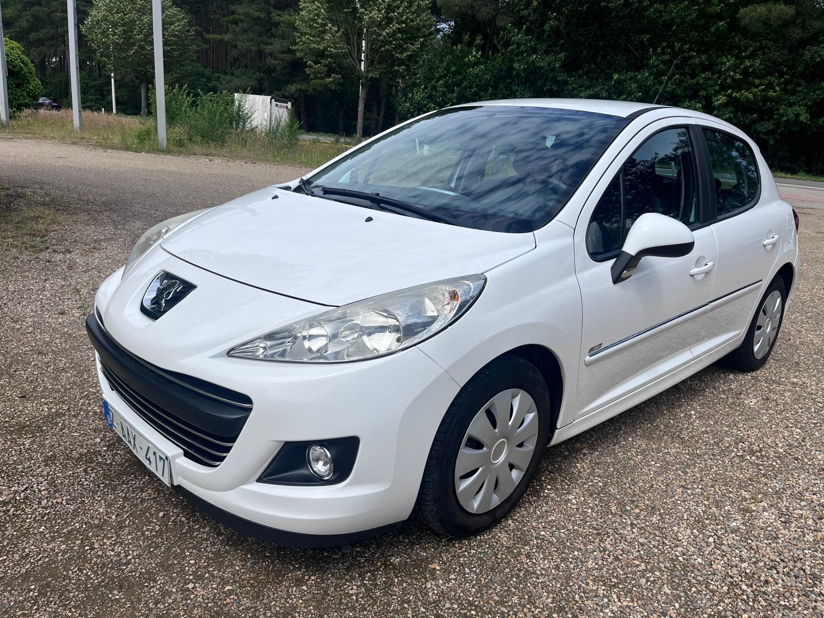 Peugeot 207 1.6HDI 2010 euro4 203000 km, Auto's, Peugeot, Stof, Wit, 1560 cc, Euro 4