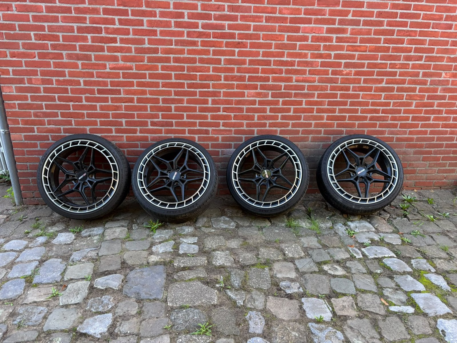 Complete set van 4 Motec MCT16-8519 sportvelgen, Enlèvement ou Envoi, Comme neuf