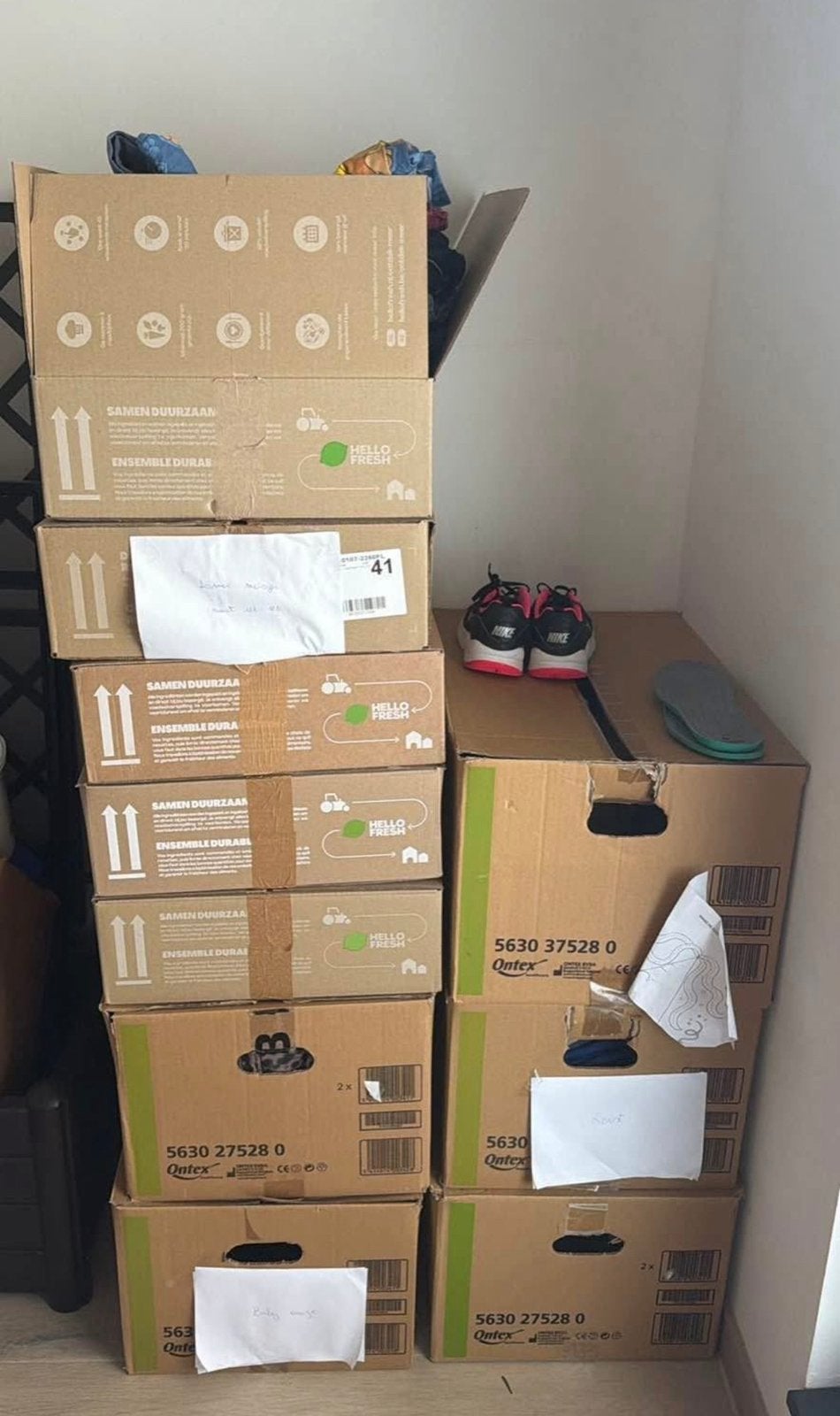 Kleren jongen en meisje, Doe-het-zelf en Bouw, Kratten en Dozen, Ophalen, Zo goed als nieuw