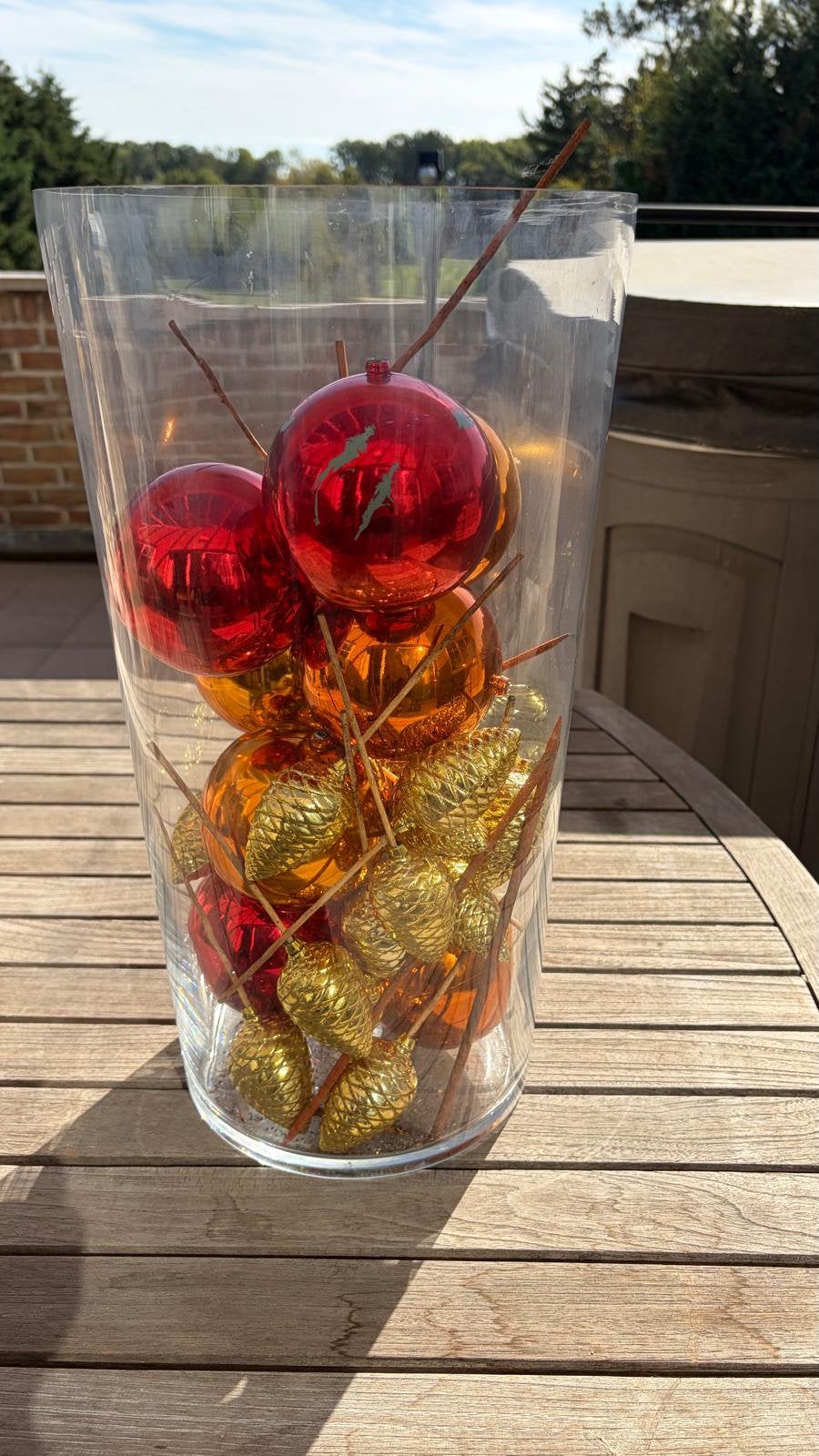 Grote glazen vaas 45 cm met rood-gouden kerstdecoratie, Ophalen, Gebruikt