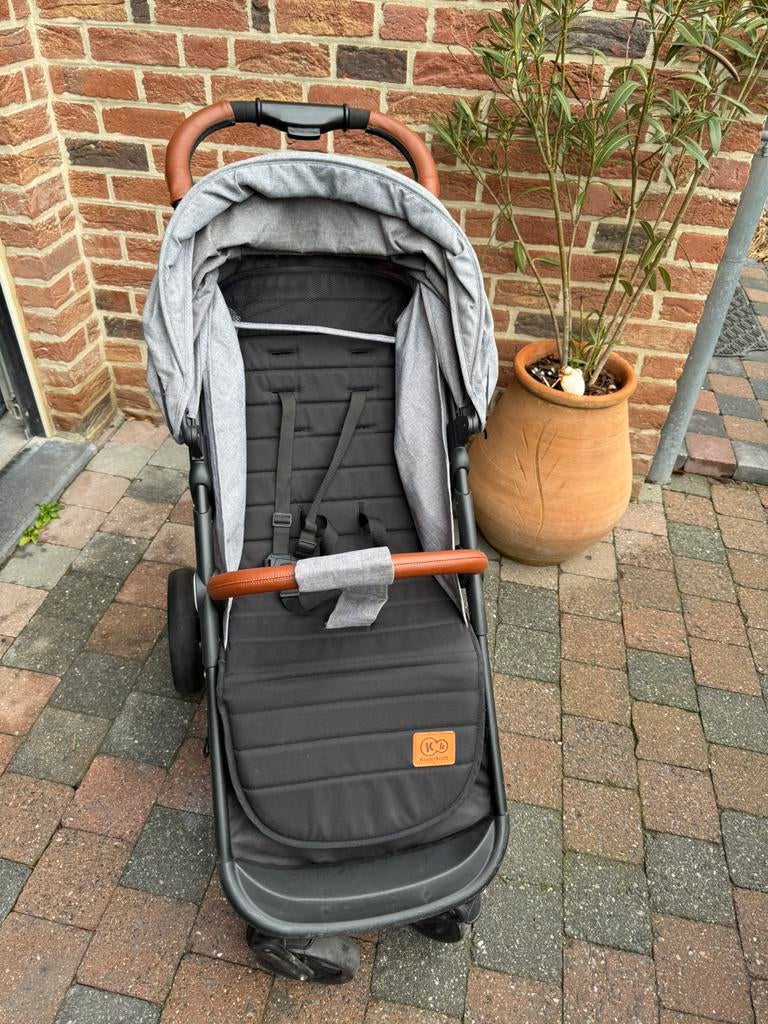 Opvouwbare kinderwagen met capuchon en opbergruimte eronder, Kinderen en Baby's, Kinderwagens en Combinaties, Ophalen, Zo goed als nieuw