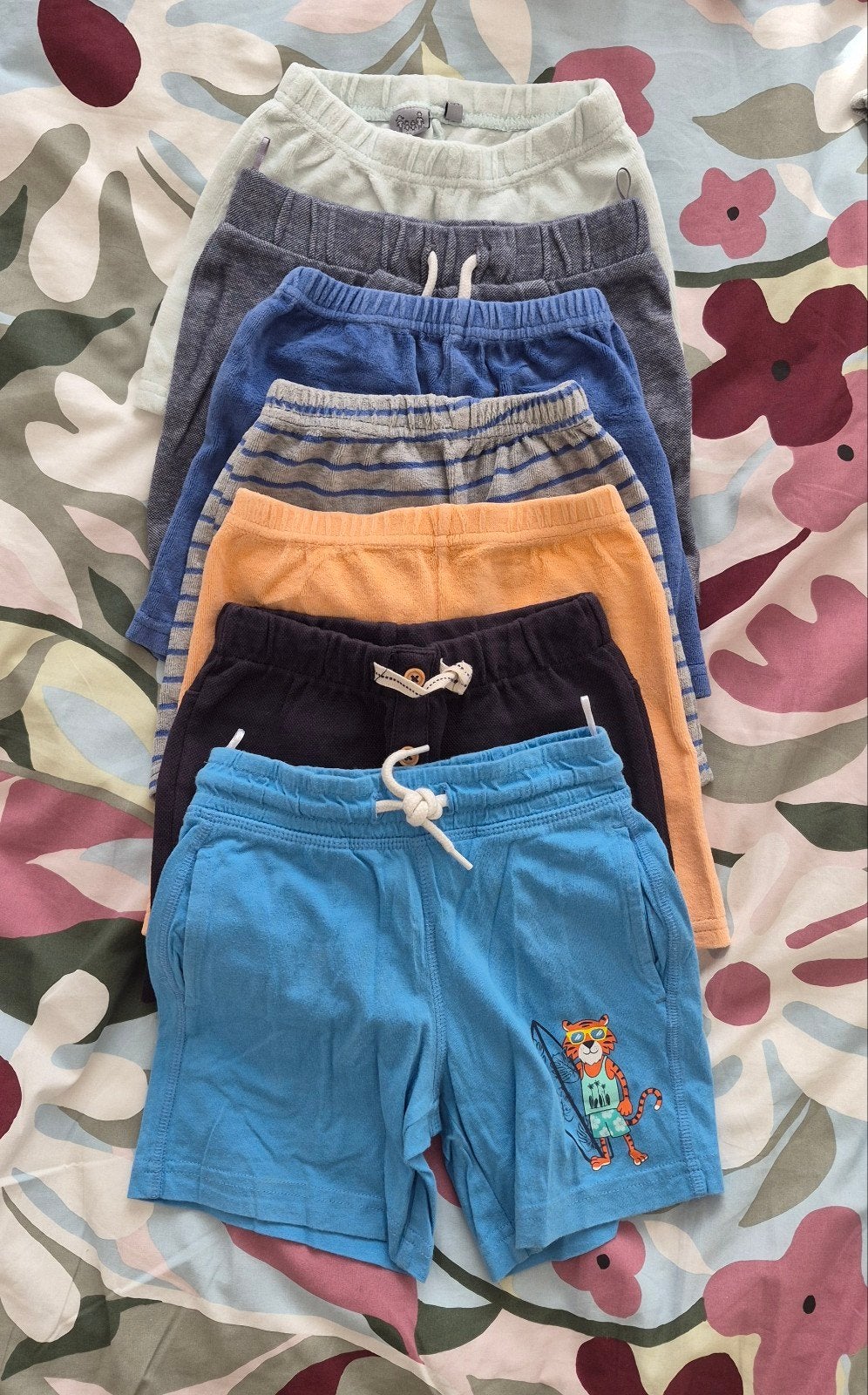 7 shortsmaat 98, Enfants & Bébés, Enlèvement ou Envoi, Utilisé, Garçon, Pantalon